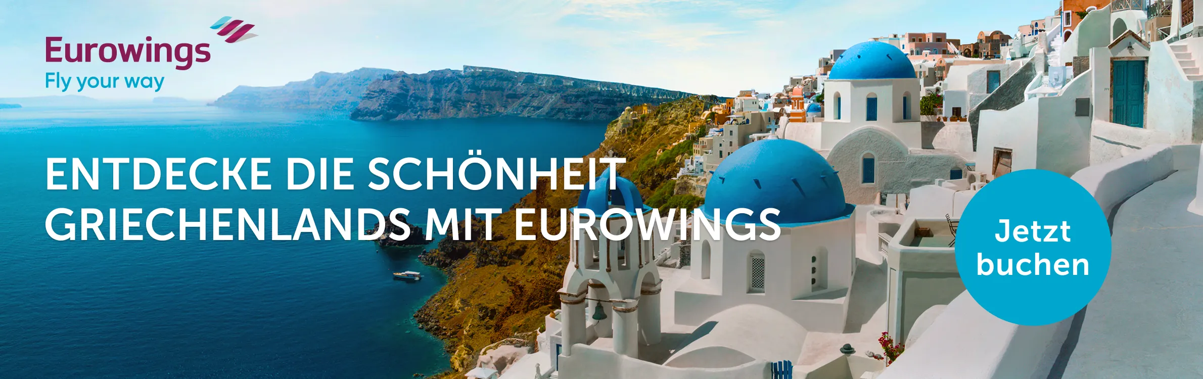 Küste von Santorini mit weißen Häusern und blauen Dächern